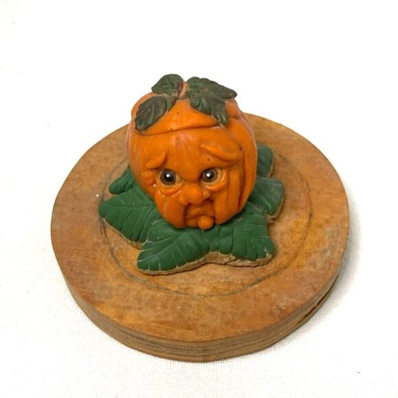 Vintage Poly Resin Pumpkin Figurine Jack-o-Lantern Wood Mount Hand Made Grumpy - Picture 1 of 5